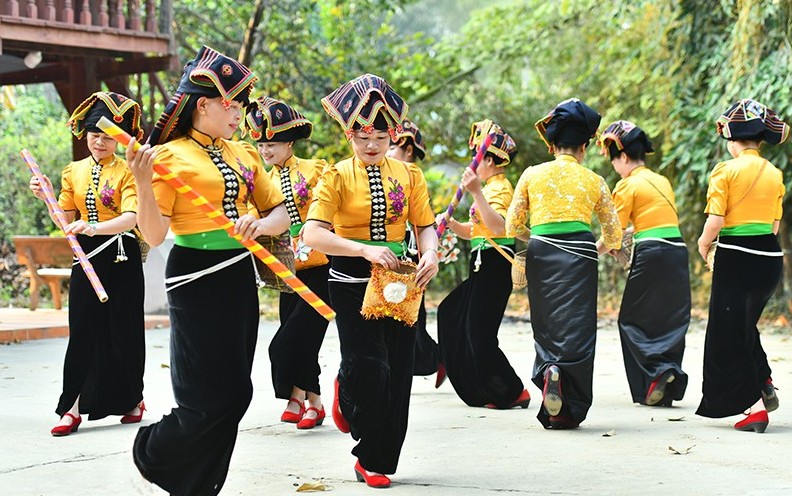 Tình yêu với xòe Tây Bắc