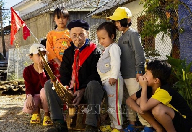 Điệu khèn Mông trên cao nguyên Sìn Hồ