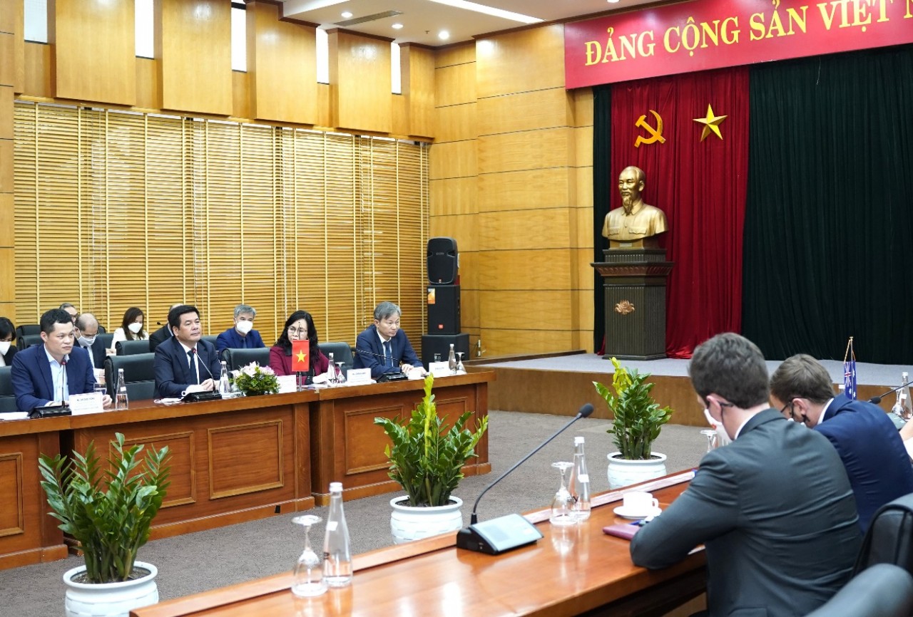 Bộ trưởng Nguyễn Hồng Diên đã tiếp và làm việc với Đại sứ Úc tại Việt Nam Robyn Mudie về kế hoạch nhập khẩu than. Ảnh: Bộ Công thương 