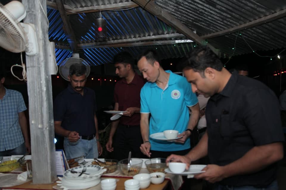 Bạn bè quốc tế ở căn cứ Malakal - đa phần mới được thưởng thức ẩm thực Việt lần đầu tiên và vô cùng yêu thích. Phái bộ gìn giữ hoà bình LHQ tại Nam Sudan