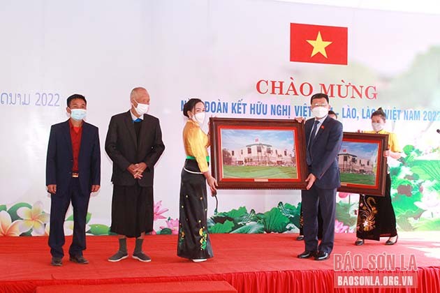 Thắt chặt mối quan hệ đoàn kết hữu nghị đặc biệt và hợp tác toàn diện giữa hai nước Việt - Lào