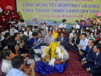 Lưu học sinh Lào, Campuchia tại Thái Nguyên vui Tết cổ truyền Bunpimay và Chol Chnam Thmay