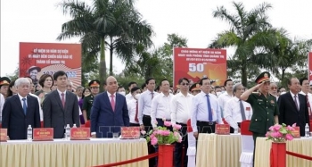 Chủ tịch nước Nguyễn Xuân Phúc dự Lễ thượng cờ Thống nhất non sông tại Di tích Đôi bờ Hiền Lương-Bến Hải