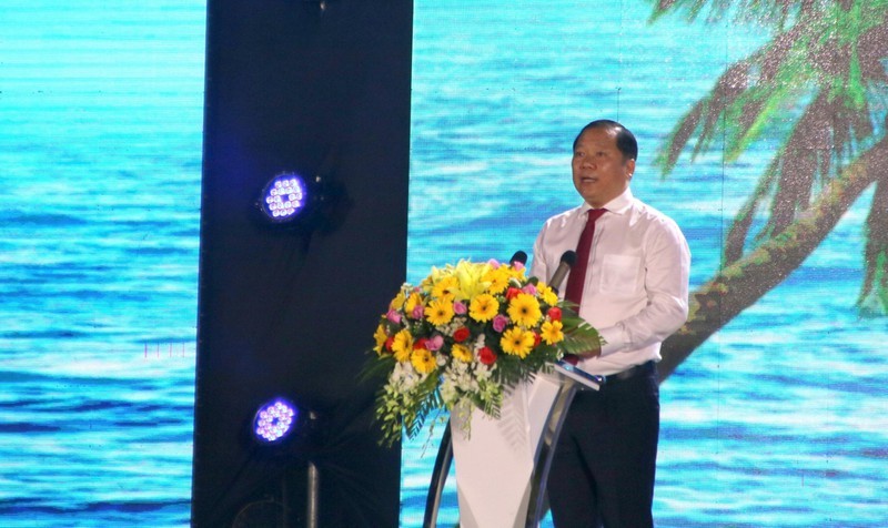 Chủ tịch UBND tỉnh Nguyễn Phi Long phát biểu khai mạc.