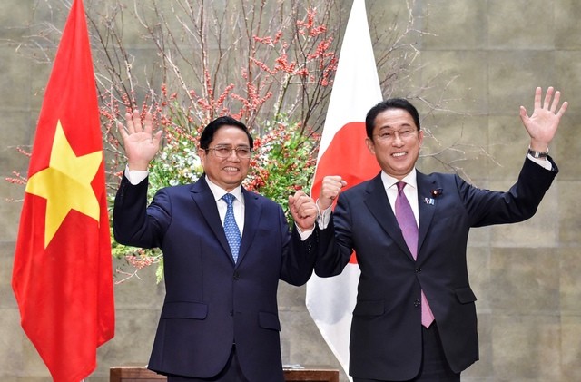 Thủ tướng Nhật Bản Kishida Fumio đón Thủ tướng Phạm Minh Chính thăm Nhật Bản, tháng 11/2021. Ảnh: VGP/Nhật Bắc