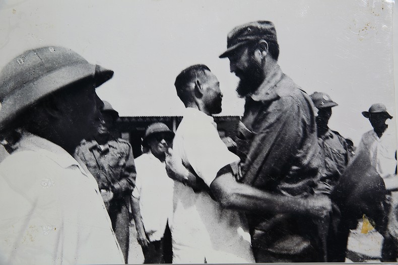 [Ảnh] Bộ ảnh độc đáo về sự kiện đón Chủ tịch Fidel Castro thăm Quảng Trị (Phần 1) ảnh 2