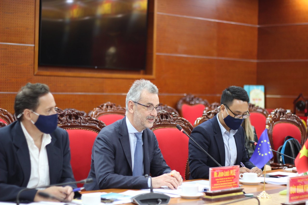 Đoàn công tác Liên minh Châu Âu (EU) làm việc tại cuộc họp với UBND tỉnh cùng tổ chức Oxfam tại Việt Nam