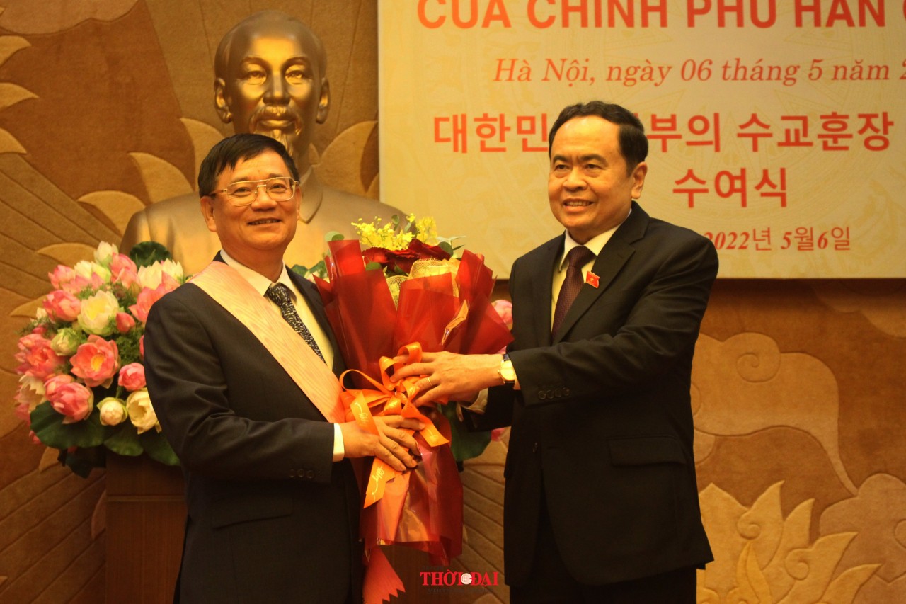 Hàn Quốc trao Huân chương Quang Hoa cho ông Trần Văn Túy
