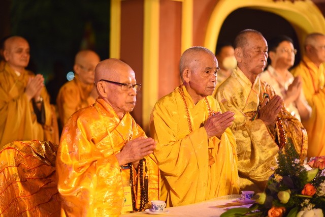 Niệm Phật cầu gia bị. Ảnh: GHPGVN tỉnh Thừa Thiên Huế