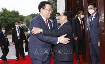 Chùm ảnh: Chủ tịch Quốc hội Vương Đình Huệ hội kiến Thủ tướng Lào Phankham Viphavanh