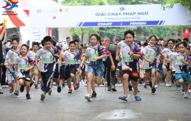 Gần 2.000 người tham gia Giải chạy Pháp ngữ 2022