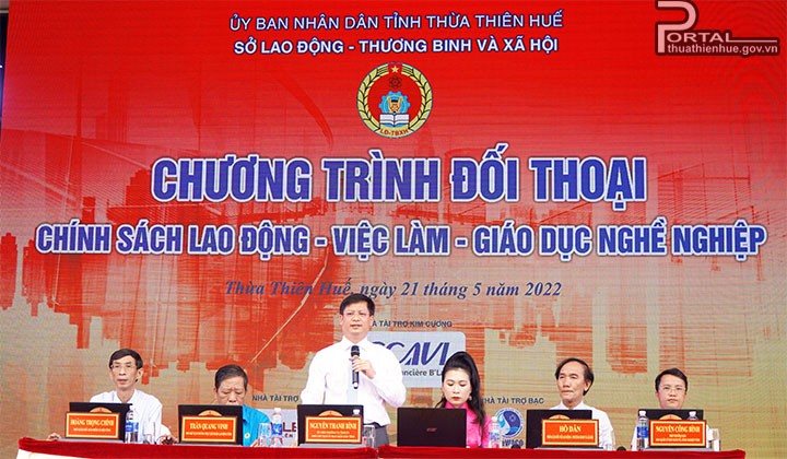  chương trình đối thoại với Chủ đề “Chính sách lao động - Việc làm - Giáo dục nghề nghiệp” do UVTV Tỉnh ủy, Phó Chủ tịch UBND tỉnh Nguyễn Thanh Bình cũng lãnh đạo các sở, ngành liên quan chủ trì.
