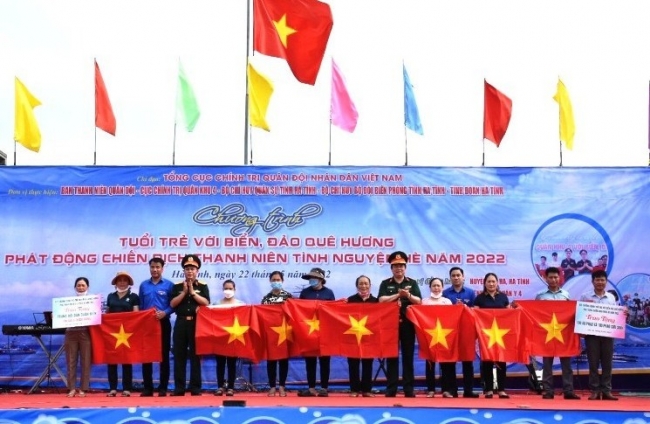 Tuổi trẻ Hà Tĩnh hướng về biển, đảo quê hương