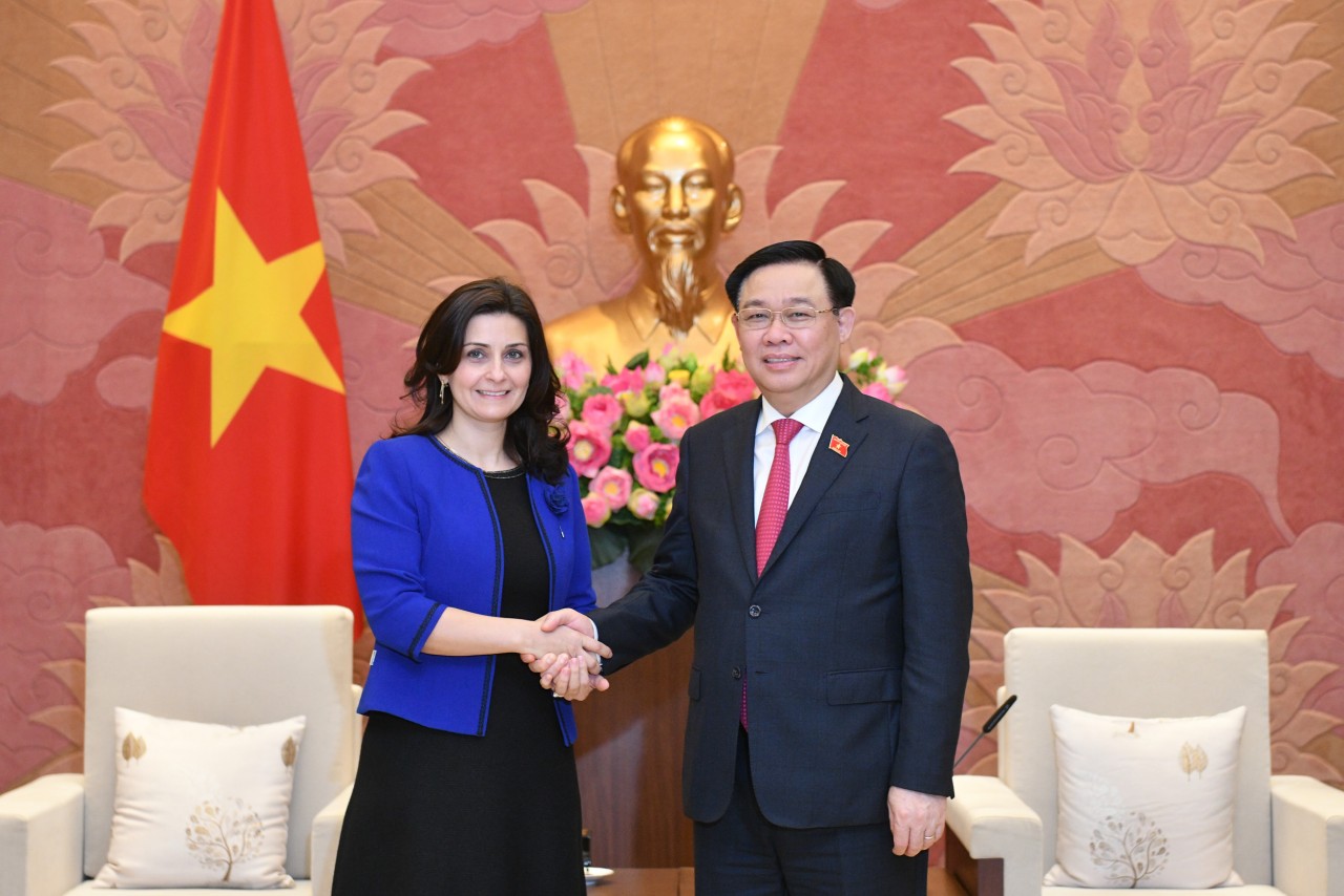 Chủ tịch Quốc hội Vương Đình Huệ tiếp với Đại sứ Bulgaria tại Việt Nam Marinela Petkova