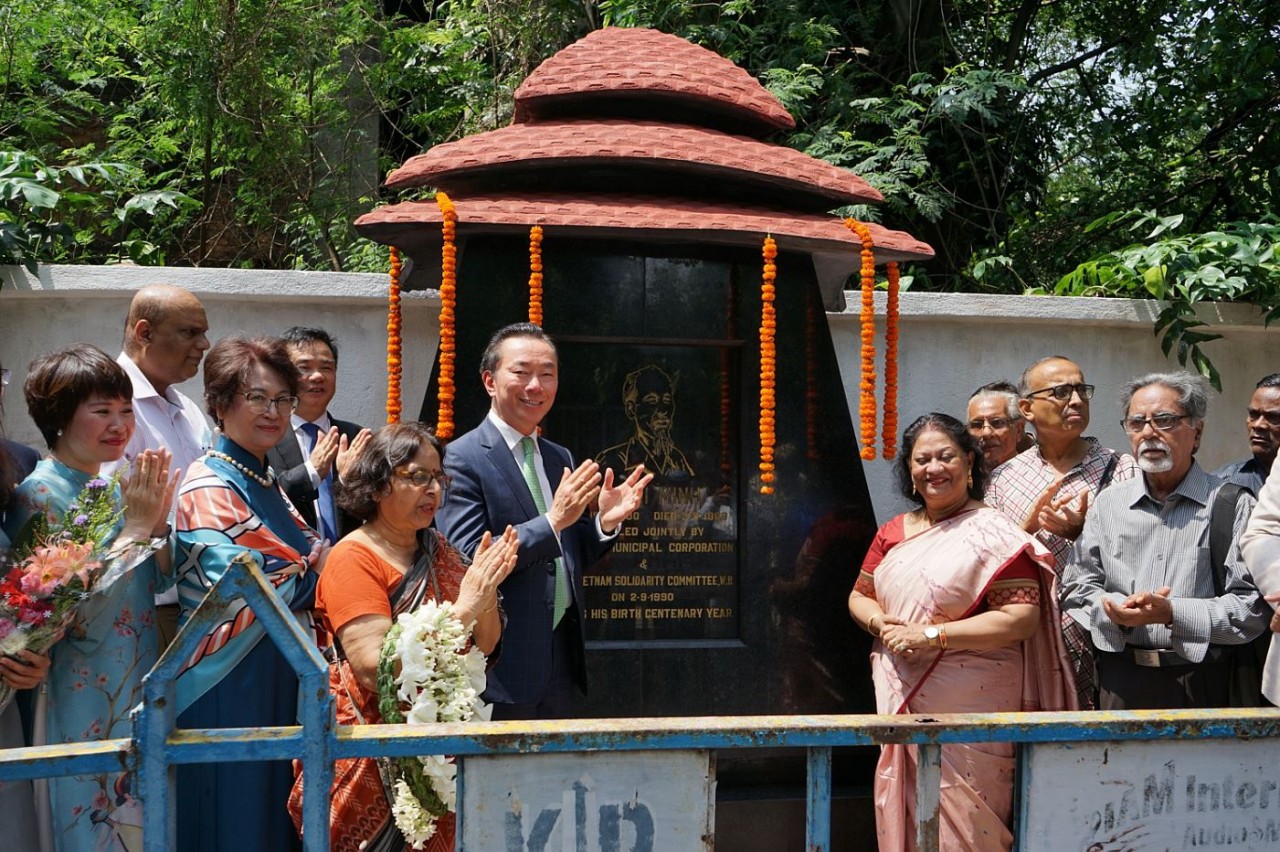 Bức Phù điêu tại đường Hồ Chí Minh mới được trùng tu, sang sửa. Ảnh: Đại sứ quán Việt Nam tại Ấn Độ.