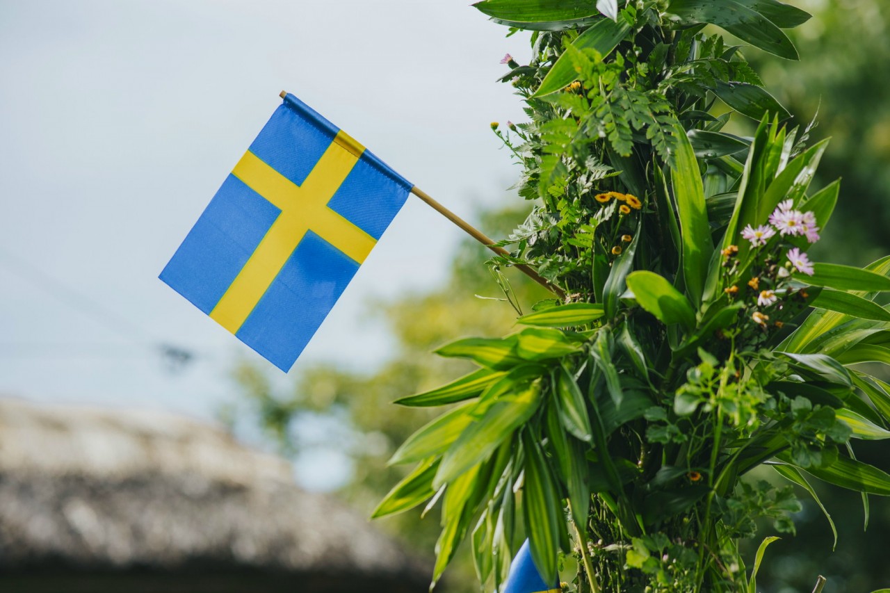 Lễ Trung Hạ là ngày lễ quan trọng nhất ở Thụy Điển, để kỷ niệm ngày dài nhất trong năm bởi ánh nắng mặt trời với người dân xứ Bắc Âu luôn là điều hứng khởi. 