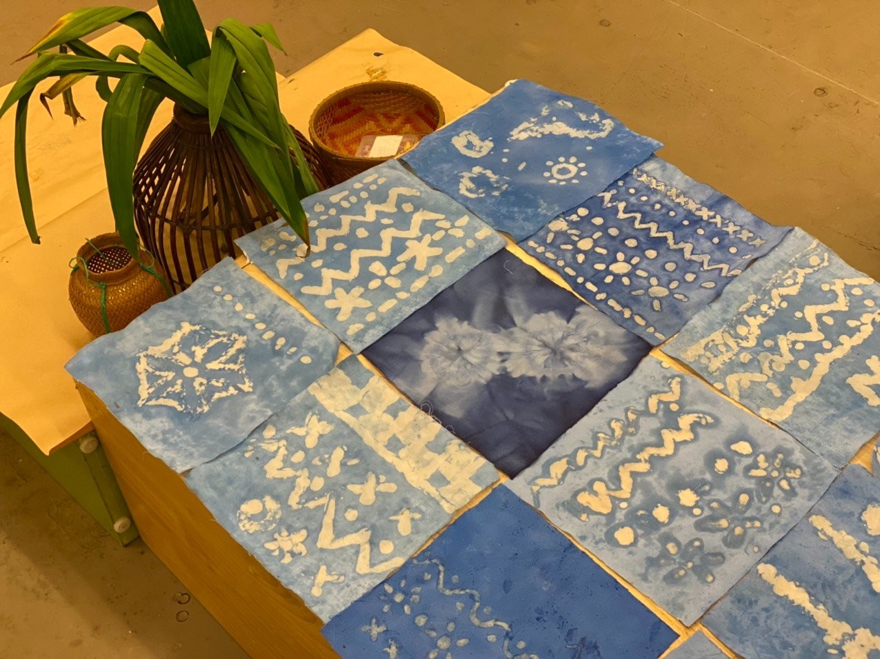 Sản phẩm nhuộm Batik của các bạn học sinh. Ảnh: Bảo tàng Phụ nữ Việt Nam