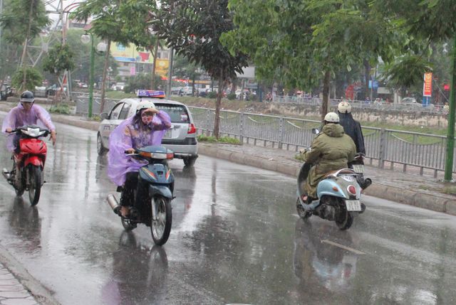 Chiều tối và đêm 12/6 Hà Nội có mưa rào. Ảnh minh họa: Internet