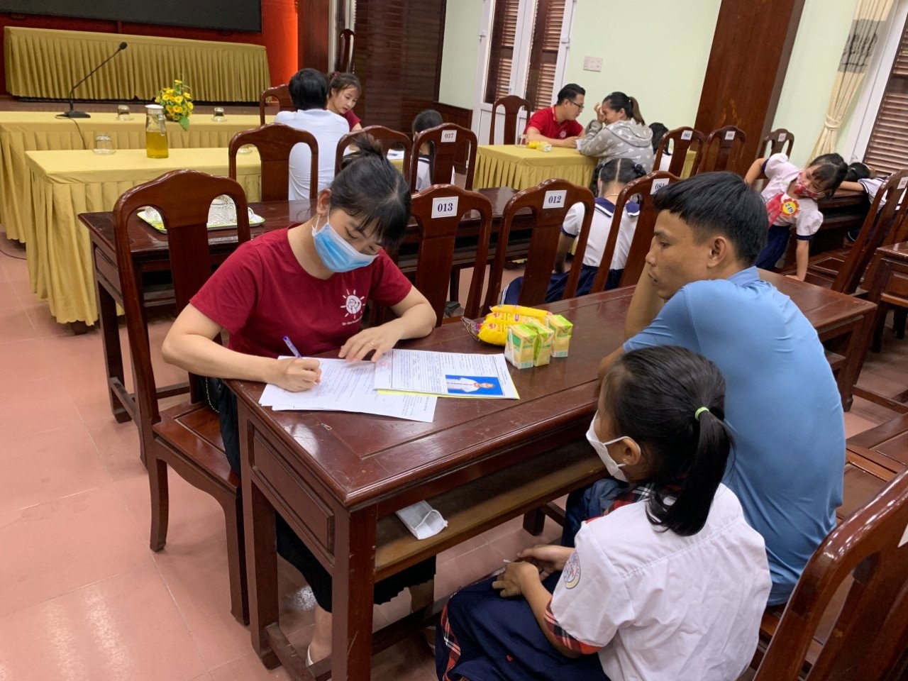 Zhi-Shan Foundation tại Việt Nam phối hợp với đối tác tỉnh Thừa Thiên Huế và Quảng Trị tổ chức gặp mặt, tìm hiểu hoàn cảnh và xét duyệt cấp học bổng dài hạn cho 116 học sinh có hoàn cảnh khó khăn vươn lên học tốt.
