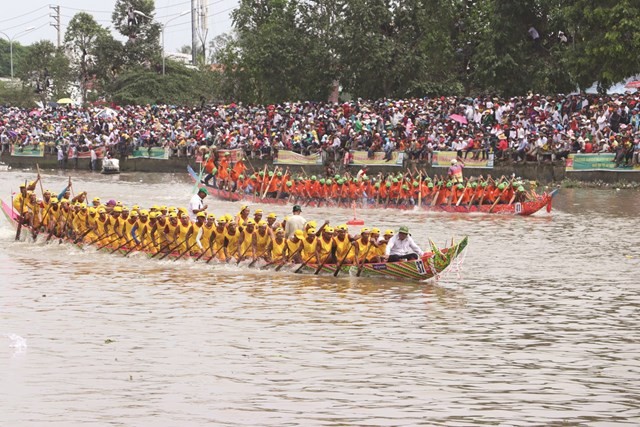 Lễ hội đua ghe ngo của người Khmer. Ảnh: 