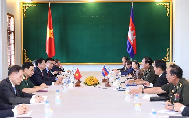 Thủ tướng Phạm Minh Chính hội kiến Thủ tướng Campuchia Samdech Techo Hun Sen. Ảnh: Dương Giang/TTXVN