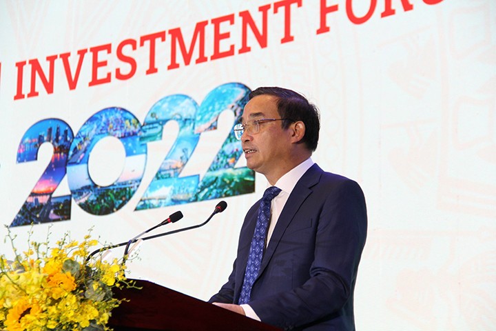 Phó Bí thư Thành ủy, Chủ tịch UBND thành phố Lê Trung Chinh phát biểu khai mạc Diễn đàn Đầu tư Đà Nẵng 2022. Ảnh: Cổng TTĐT Đà Nẵng