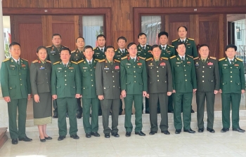 that chat tinh doan ket dac biet viet nam lao