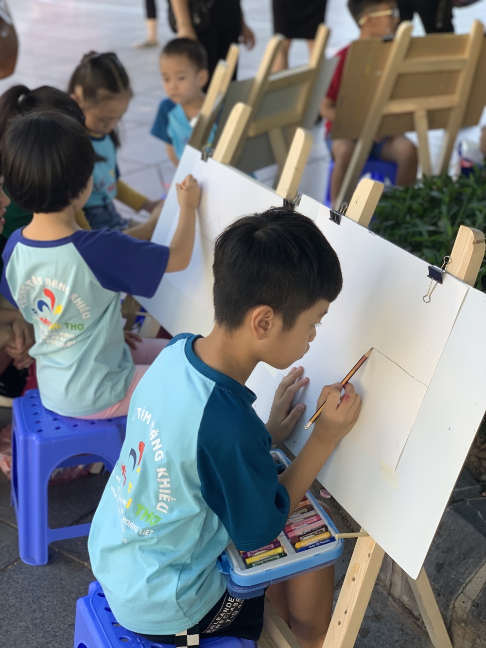 Hơn 300 thiếu nhi Thủ đô và quốc tế tham gia thi vẽ tranh “Em yêu Hà Nội- Thành phố vì Hòa Bình”