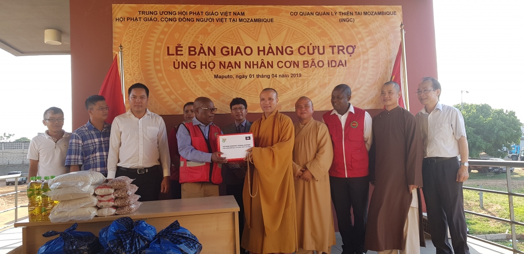 Việt Nam trao 20 tấn lương thực cứu trợ nạn nhân siêu bão Idai tại Mozambique