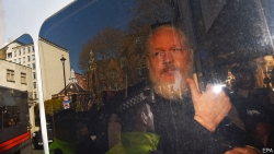 Mỹ chờ dẫn độ người sáng lập WikiLeaks vừa bị bắt tại Anh