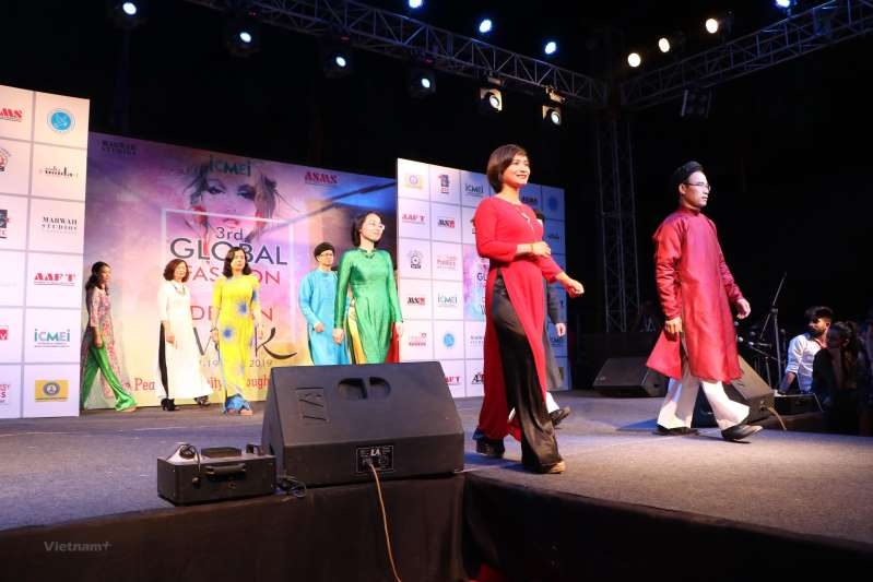 viet nam quang ba ao dai tai tuan le thoi trang toan cau an do