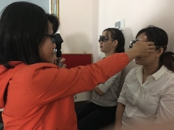 HKI đưa chương trình chăm sóc mắt học đường đến Trà Vinh