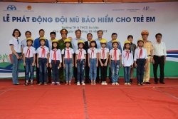 3.000 mũ bảo hiểm đạt chuẩn được trao cho học sinh Yên Bái