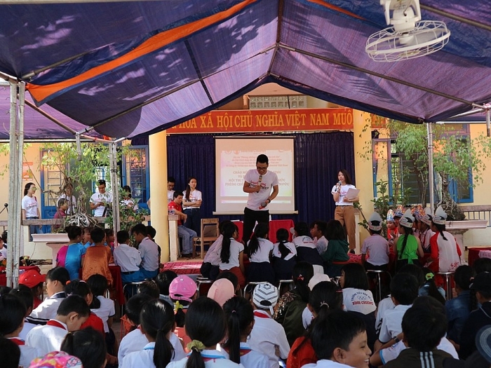 save the children trang bi kien thuc phong chong duoi nuoc cho tre em quang ngai