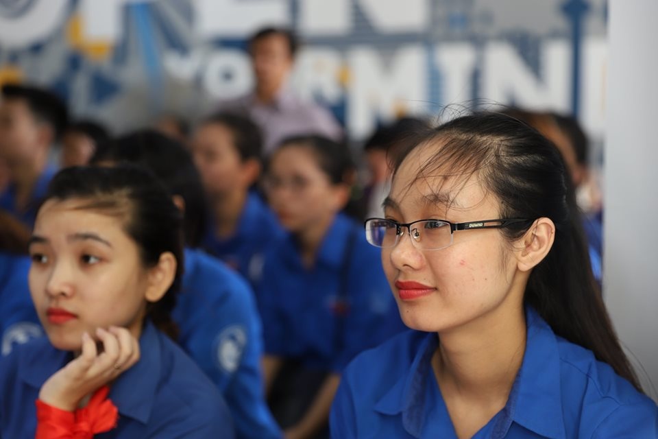sinh vien khanh hoa hao hung nghe nu quan nhan canada ke chuyen