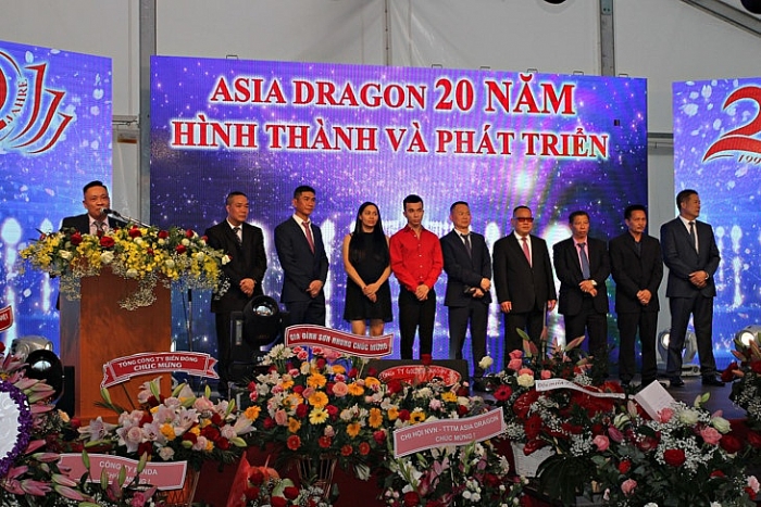 asia dragon lang viet nam thu nho tai bien gioi czech