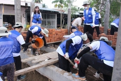 Tình nguyện viên Hàn hỗ trợ trường tiểu học Sóc Trăng 