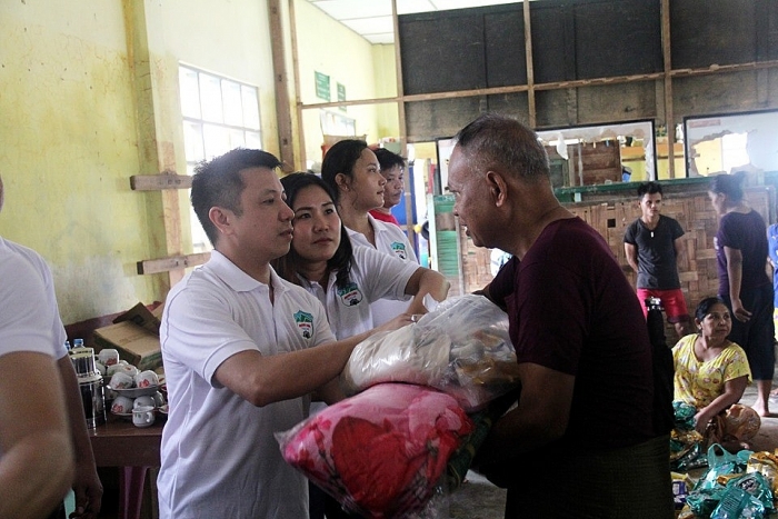 nguoi viet tai myanmar chung tay cuu tro nguoi dan bang mon bi thiet hai do lu lut