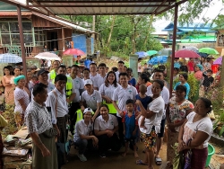 Người Việt tại Myanmar chung tay cứu trợ người dân Bang Mon bị thiệt hại do lũ lụt