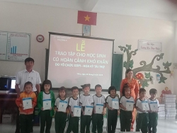 50 suất học bổng COPI đến tay học sinh nghèo hiếu học Vĩnh Long