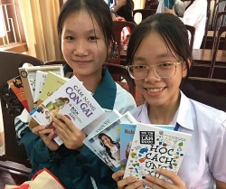 Zhishan trao học bổng và tặng sách cho 800 học sinh vượt khó Quảng Trị