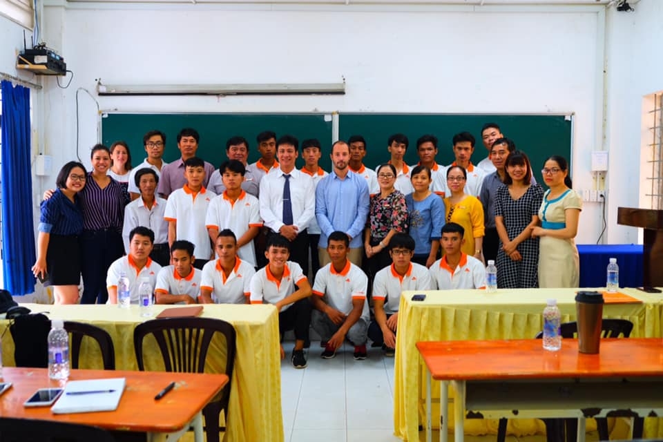 energies san frontieres esf phap dao tao nghe dien cho gan 50 thanh nien kem may man viet nam