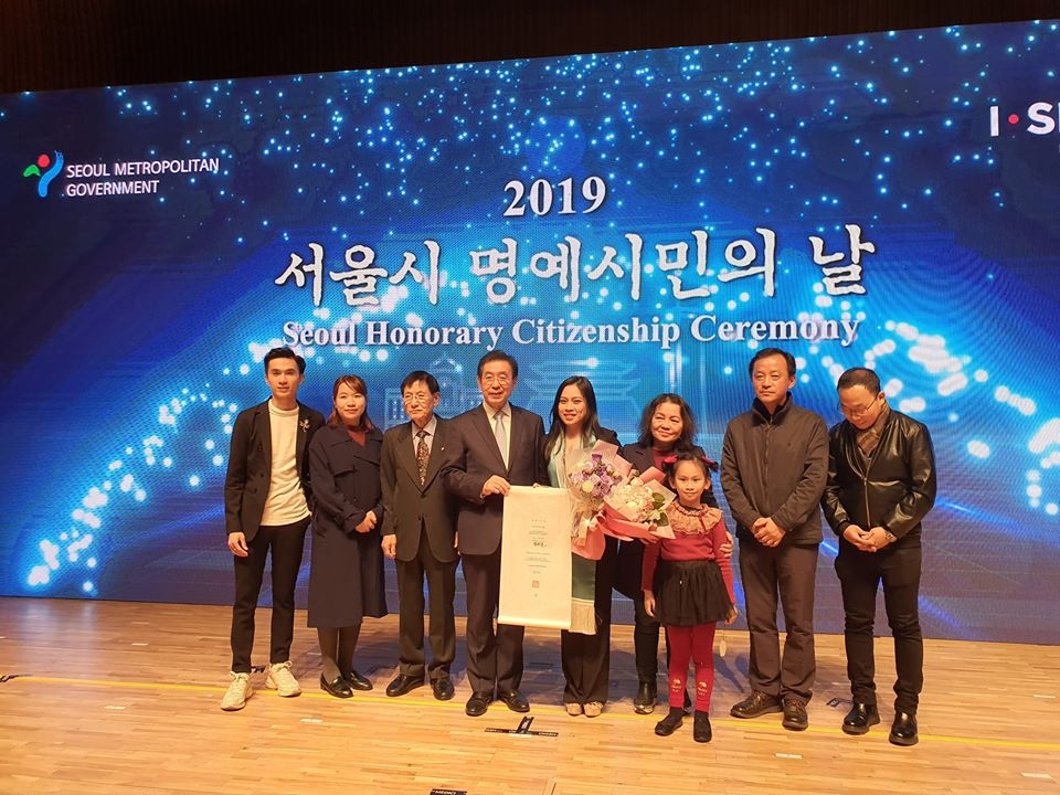 nguoi phu nu viet nam dau tien nhan danh hieu cong dan danh du seoul han quoc