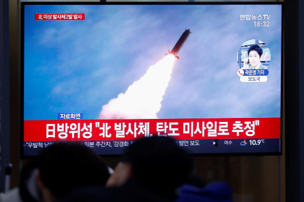 Triều Tiên thử tên lửa nhắc Mỹ lời hẹn cuối năm, Hàn - Nhật đứng ngồi không yên