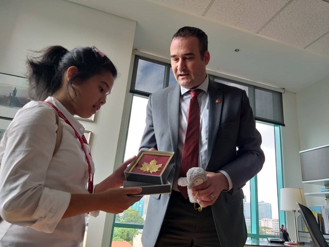 gianh co hoi tro thanh tong lanh su canada trong mot ngay