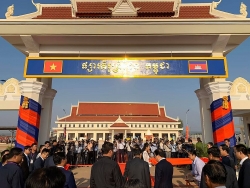 Việt Nam trao tặng Campuchia công trình Chợ biên giới kiểu mẫu