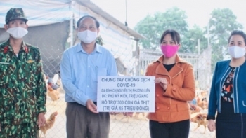 Một hộ dân tại Quảng Trị ủng hộ cả đàn gà chống dịch Covid-19