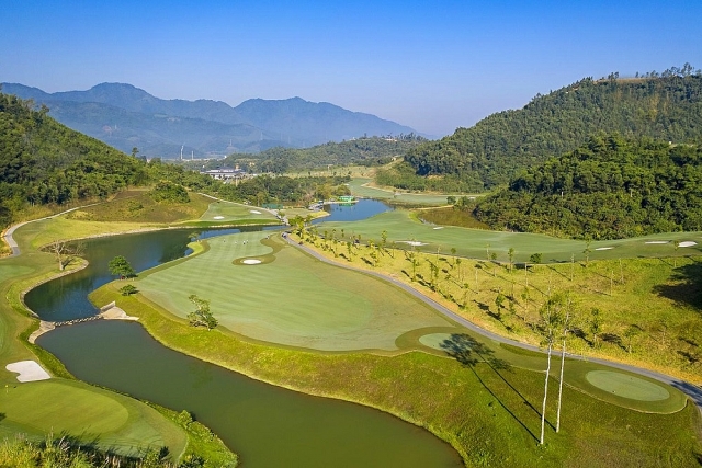 bon loi the cua san golf geleximco hilltop valley golf club