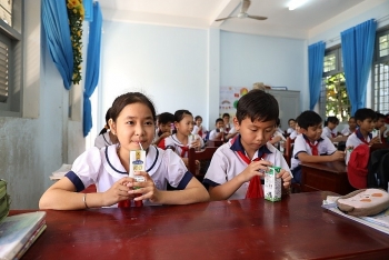 4 năm triển khai, sữa học đường tỉnh Bến Tre “được lòng” cả thầy trò, phụ huynh