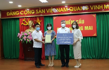 Ban lãnh đạo và CBNV Tân Á Đại Thành đóng góp 1 tỷ đồng cho quỹ vắc-xin COVID-19